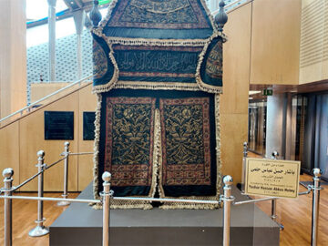 9 Al-Mahmal Al-Sharif -(The Honorable Hodge) -tilt up shot #
